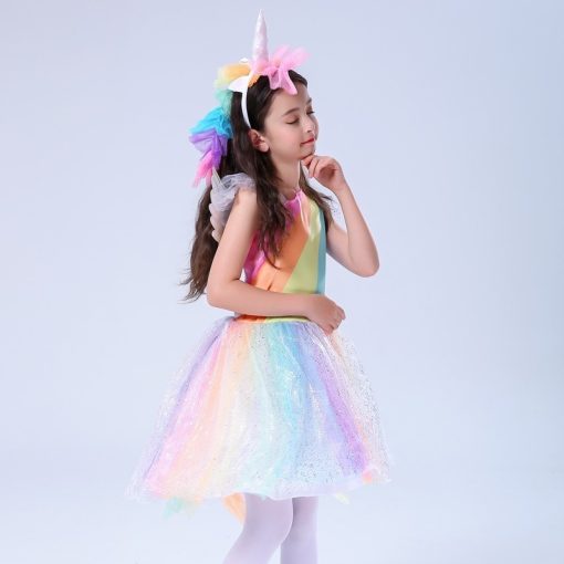 Farsangi Unikornis Jelmez Kislányoknak Szivárványszínű Ruhával, Fejdísszel És Szárnyakkal – L Méret – 130 Cm