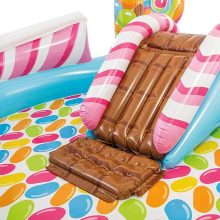 Cukorkás-nyalókás pancsoló medence