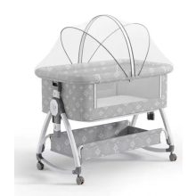 összecsukható kiságy, 6 állítható pozíció, dönthető, zárrendszer, rovarháló, tárolókosár, kerekek fékekkel