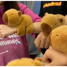 Capybara plüss, csuklóra tehető 17cm