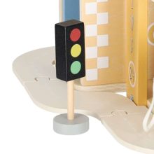 Fa garázs, többszintes parkolóház, benzinkút