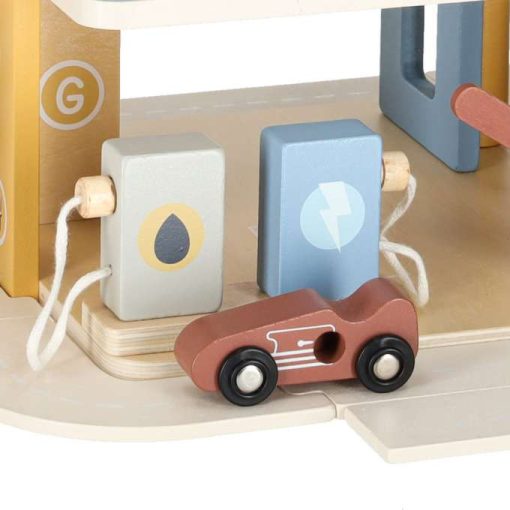 Fa garázs, többszintes parkolóház, benzinkút