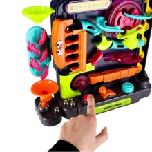 Egy labdapályás árkádjáték akadályokkal a labdák számára