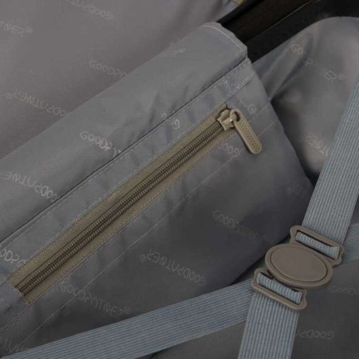 Gyermek utazóbőrönd kerekeken, kézipoggyász motorkerékpárhoz